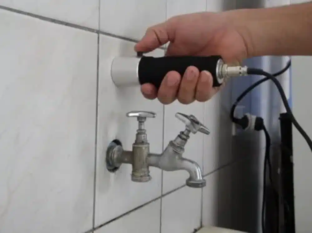 How to detect water leaks in walls